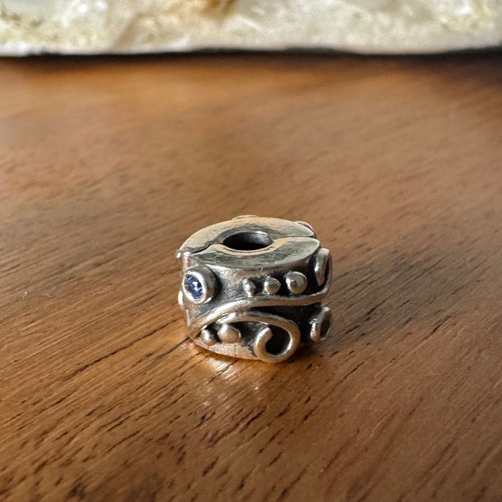 Pandora Authentic Retired Tendril Clip Silver Clip Charm with Blue CZ